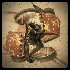 Dr Martens triumph boot